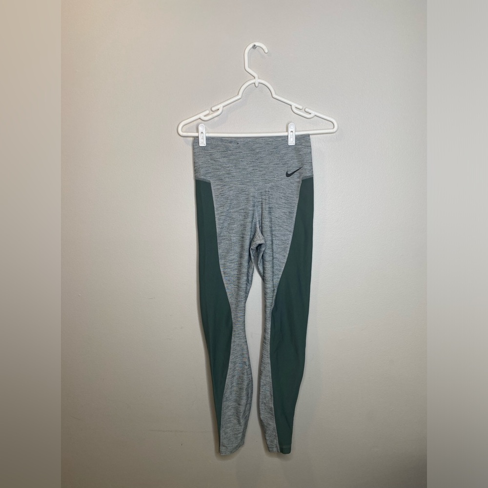 Nike yoga pants women’s size small slim fit joggers high waisted gray/ green